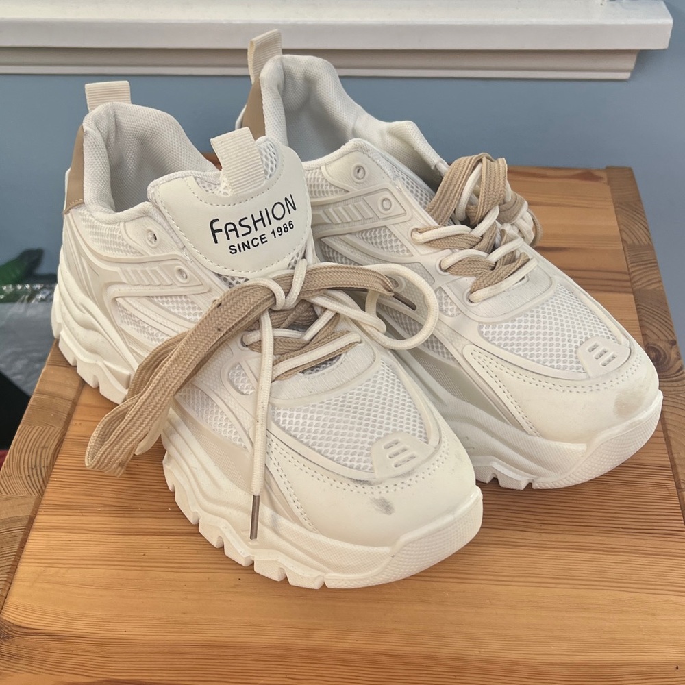 Women’s Fashion White Chunky Sneakers Brand New Size 7 approx